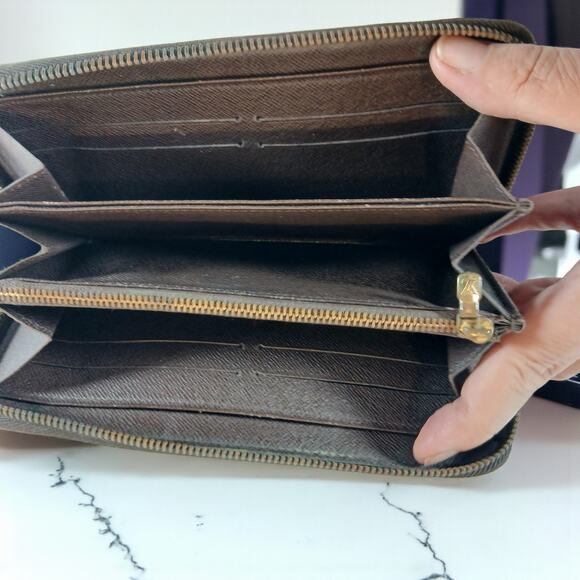 Louis Vuitton Damier Ebene Zippy Wallet - Picture 8 of 13